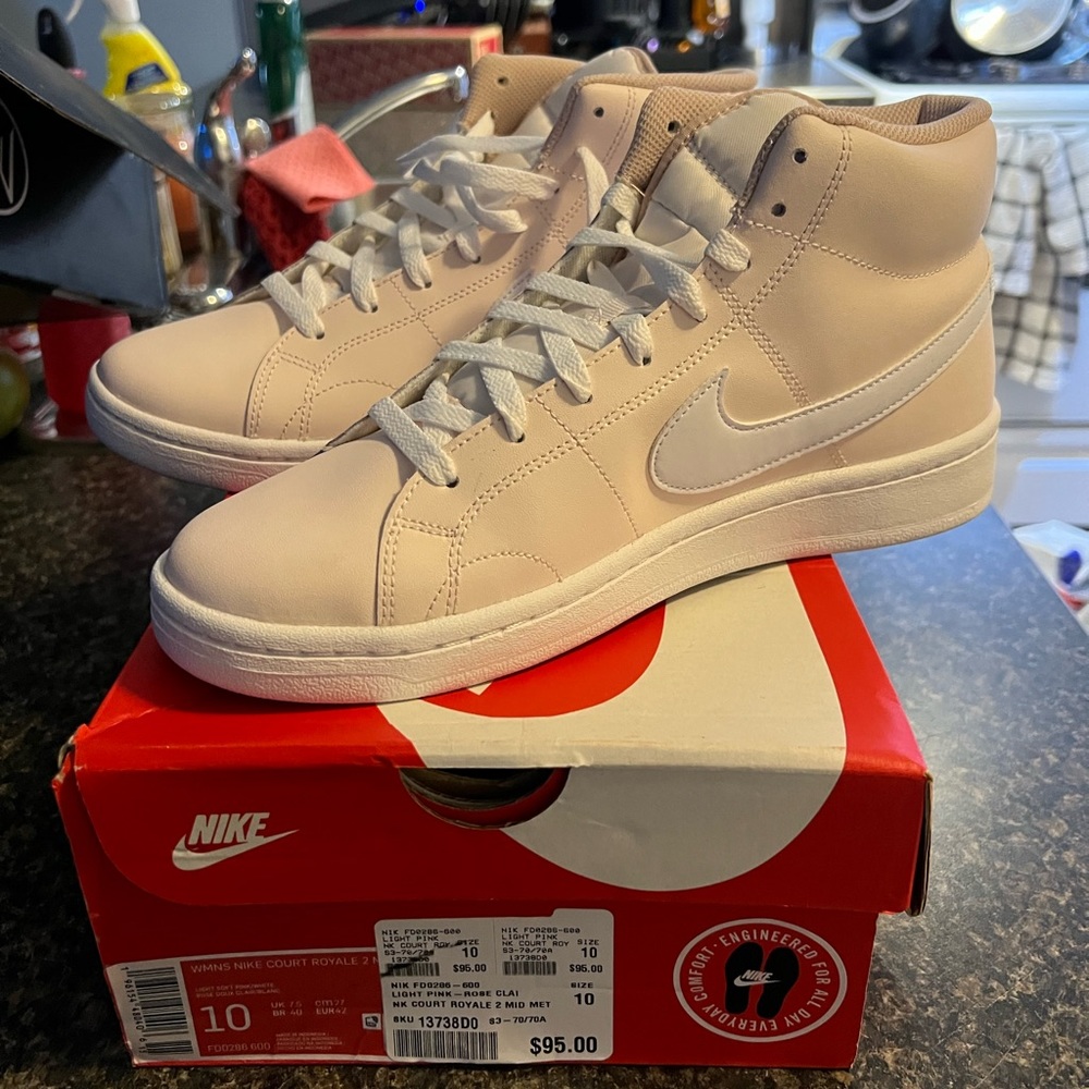 Nike shoes never worn size 10